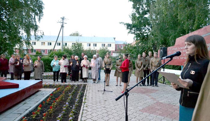 Традиционная акция "Свеч а памяти" объединяет молодежь и ветеранов