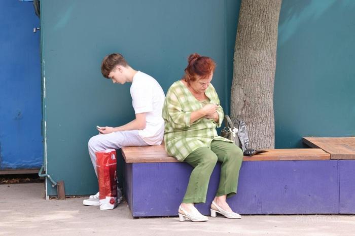 Зависимость от гаджетов - это состояние тревоги без доступа к устройству, трудности с концентрацией и нарушения сна