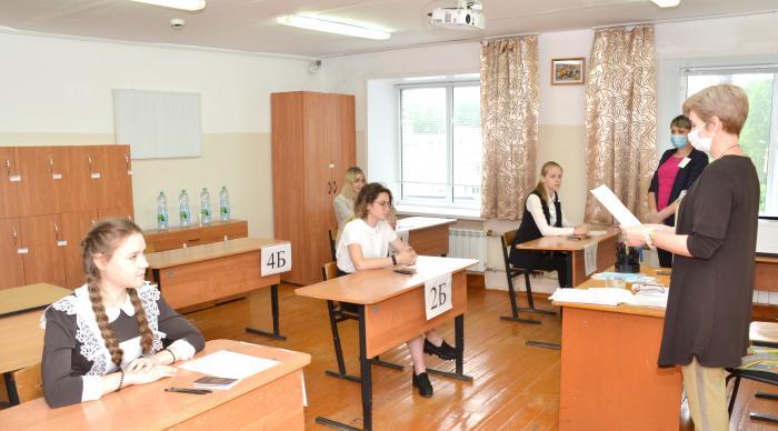 На пункте проведения экзаменов в Ардатове 3 июля выпускники школ района сдавали ЕГЭ по литературе и информатике