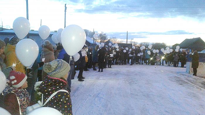 28 марта в 18 часов каждый участник мероприятия выходил из своего дома и запускал в небо белые шары. Акцию поддержали жители центральной и заречной части поселка, Тоторшева, крахмального поселка, микрорайона Ардатова и других населенных пунктов. 28 марта в 18 часов каждый участник мероприятия выходил из своего дома и запускал в небо белые шары. Акцию поддержали жители центральной и заречной части поселка, Тоторшева, крахмального поселка, микрорайона Ардатова и других населенных пунктов.