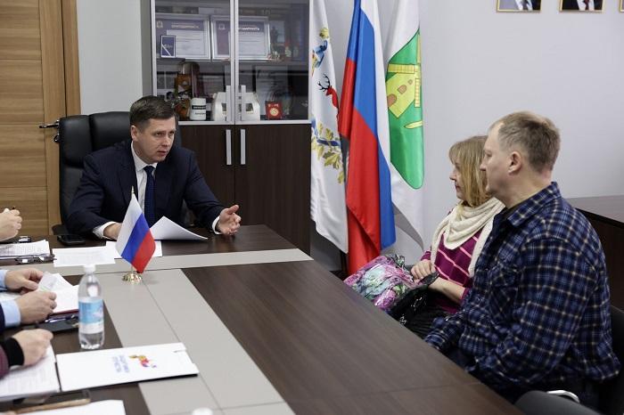 Выездное заседание межведомственной комиссии по поддержке участников СВО прошло в Володарском округе