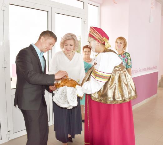 Хлебом-солью радушно встречали гостей в обновленном Доме культуры