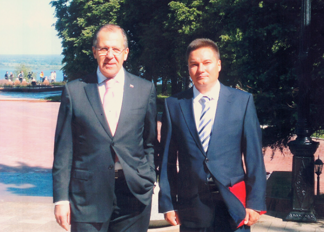 Министр иностранных дел Российской Федерации Сергей Лавров с представителем МИД России в Нижнем Новгороде Сергеем Маловым